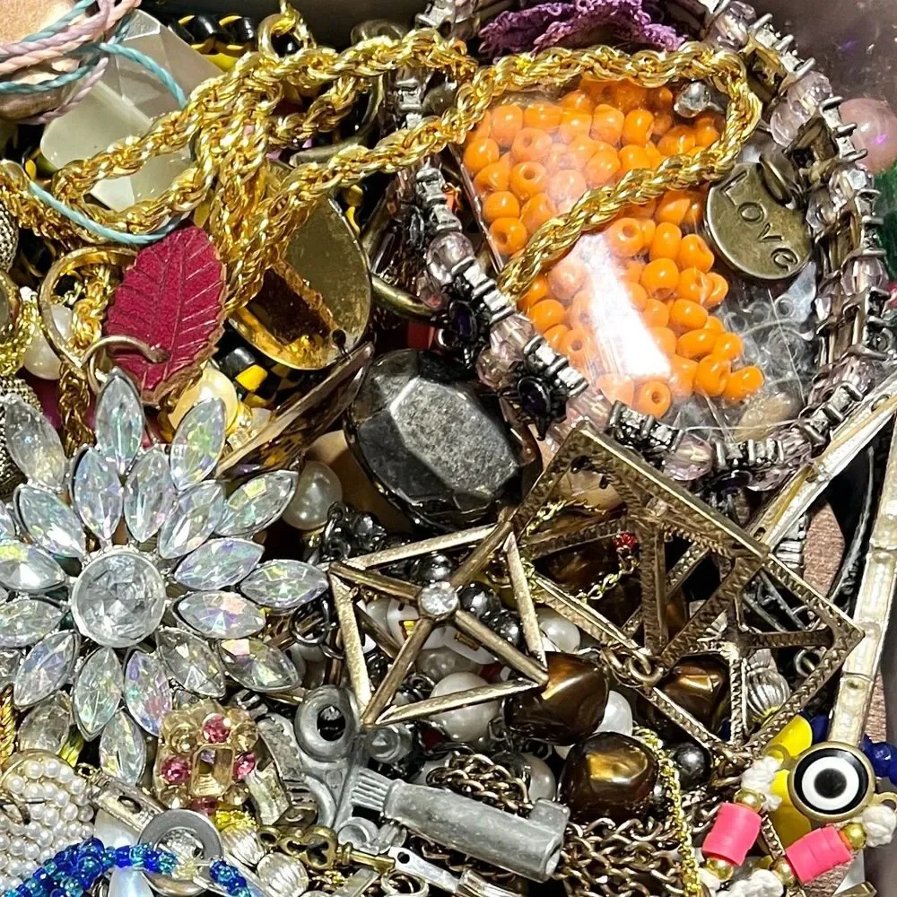 VTG - Now Repurpose Jewelry Rhinestone Beads DIY Upcycle Craft Supply Box 1#13.5